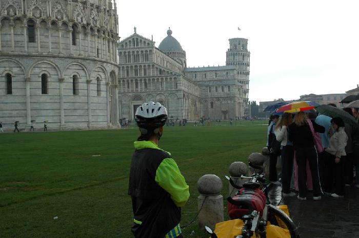 Pise sous une pluie battante