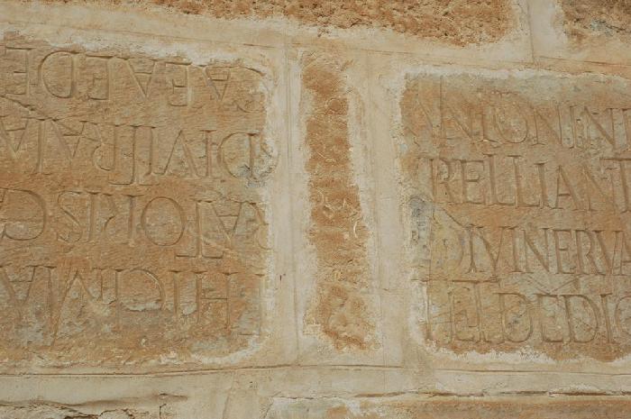 Construction de la grande mosque  Kairouan  l'envers.