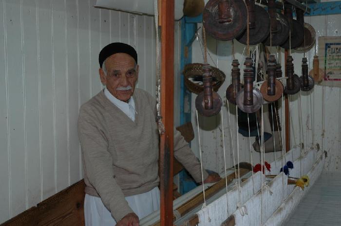 Tisserand au souk de Tripoli