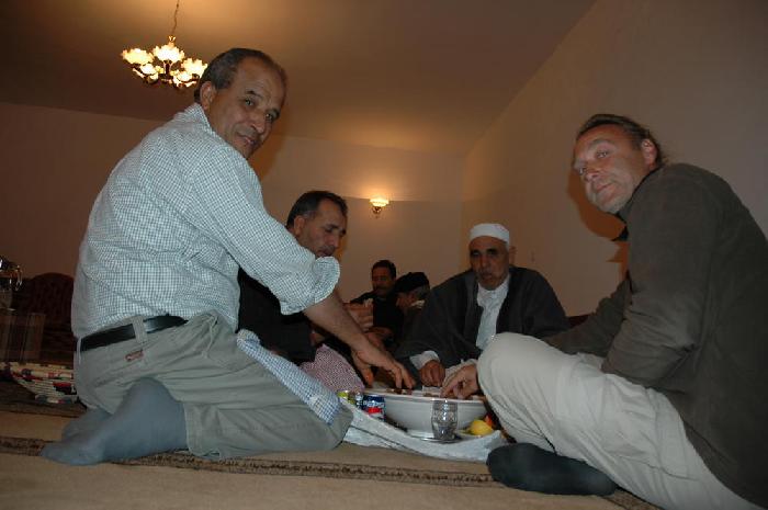 Avec les doigts