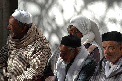 Réunion d'ancêtres sur une place de Ghadames