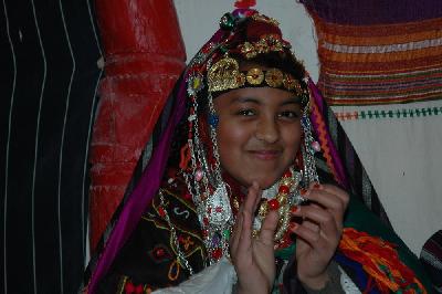 Enfant en vêtement traditionnel