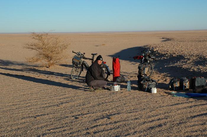 Bivouac entre Al Aweinat et Ubari