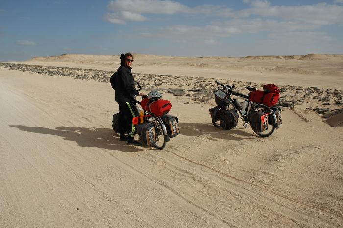Entre Maradah et Brega route casse 1