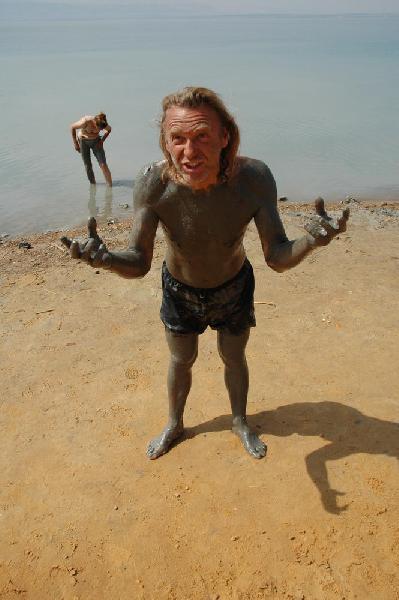 Bain de boue  la mer Morte
