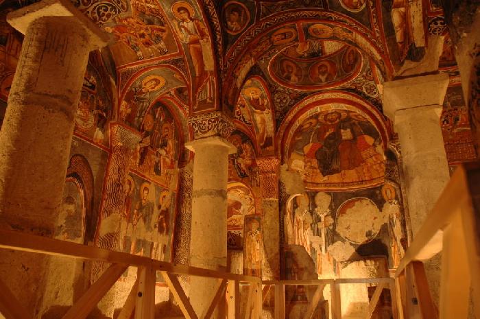 Karanlik Kilise