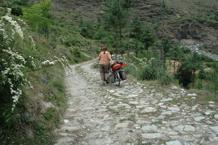 Entre Doti et Machnou