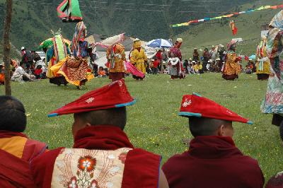 Deux lamas passionnés par les danses religieuses