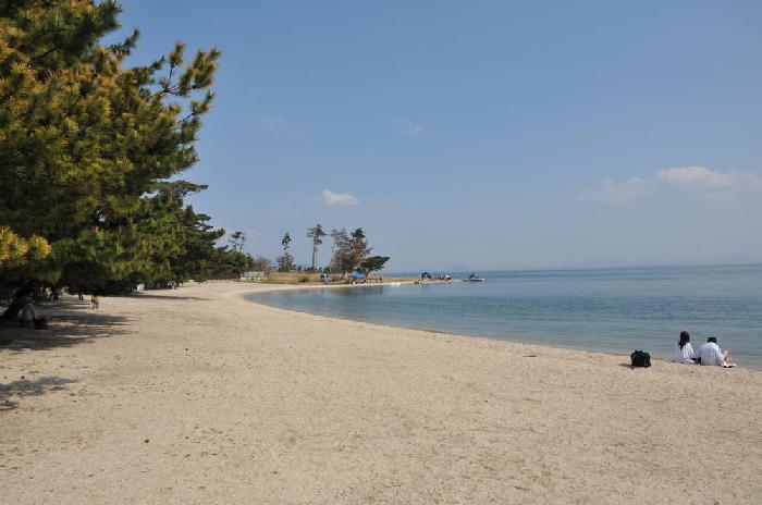 Sur les bords du lac Biwa